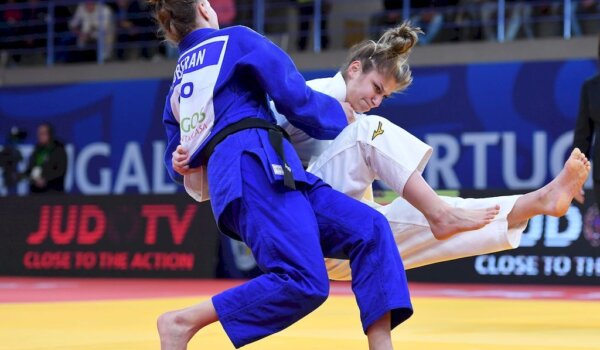 Krišto zlatna, Oberan do bronce u Tadžikistanu