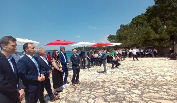 Plave zastave ove godine nose 24 plaže na Poreštini