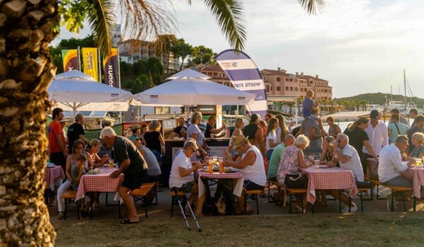 Na ribarskoj fešti u Vrsaru morski specijaliteti, glazba i dječji kutak