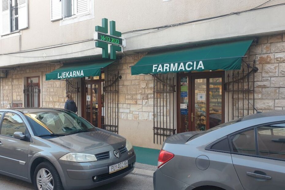 Radno vrijeme dežurne ljekarne praznikom i nedjeljom je od 9 do 13 sati.
