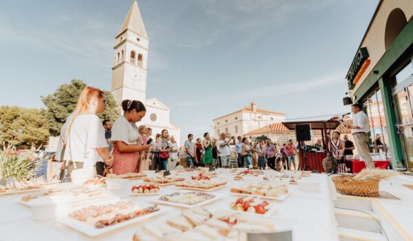 Foto: U Kašteliru svečano otvorena "Butiga"
