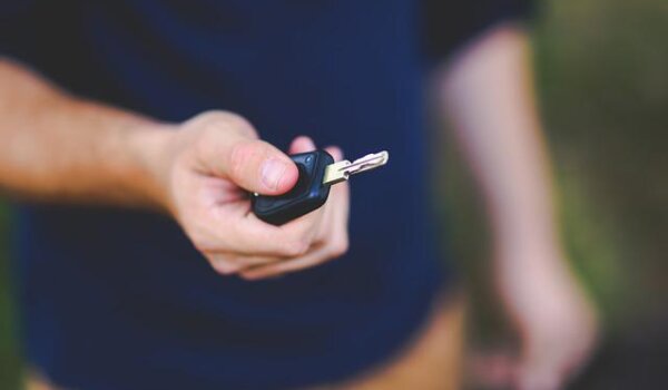 Lažno prijavio krađu torbe, ostala mu u automobilu kojeg je ukrao