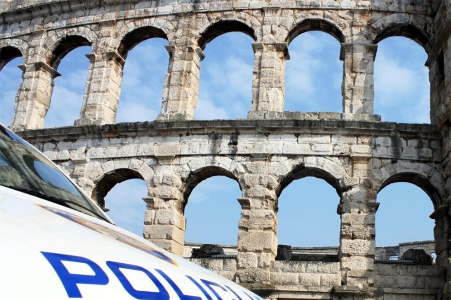 Yn hft OOW arena i policija