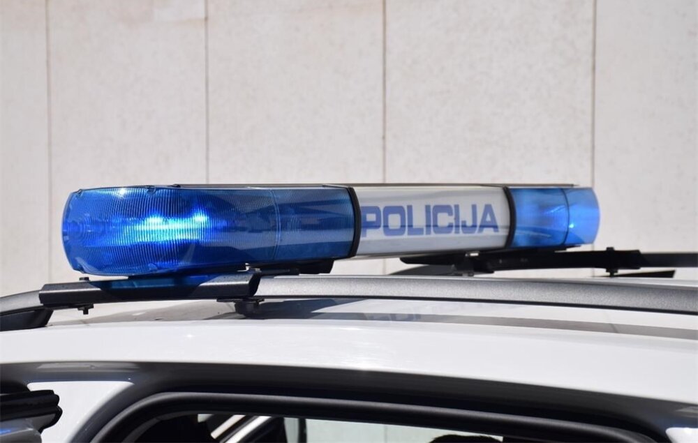 policija natpis