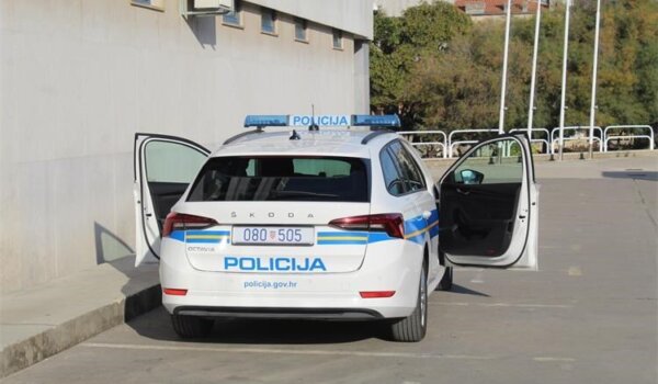 U Tar-Vabrigi ukrao motocikl pa ga sakrio u kombi