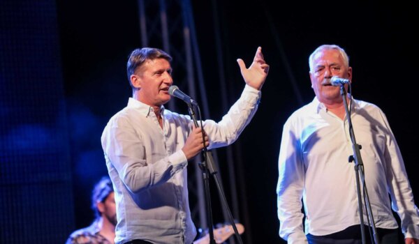 Tomislav Bralić i klapa Intrade nastupili na festivalu u Vrsaru