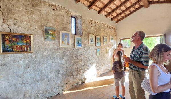 Funtana: Izložba likovnih amaterki kao slatki desert na kraju dana