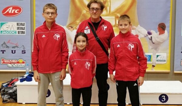 Dva peta mjesta na međunarodnom karate turniru u Kranju