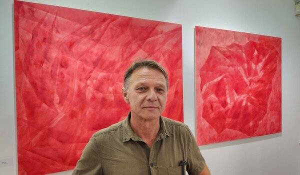 Izložba "Geologija" Luke Stojnića otvorena pred brojnom publikom u Galeriji Zuccato