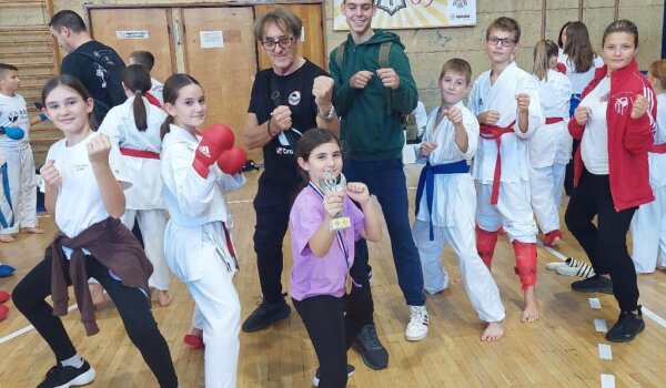 Šest zlatnih i tri brončane medalje za Porečane na međunarodnom karate turniru u Karlovcu