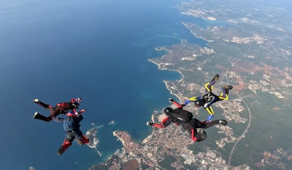Sedam ekipa na nebu iznad Poreča: Poreč domaćin natjecanja u slobodnom padu
