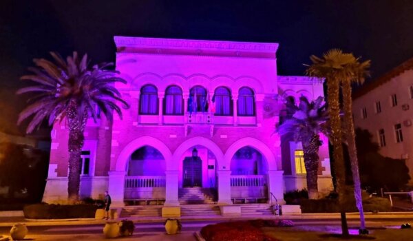 Osvijetljena gradska palača: Poreč će poslati poruku podrške prijevremeno rođenoj djeci