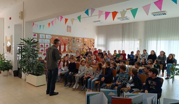 450 mališana Poreštine putovalo sa Zoranom Vakulom kroz sunce, kišu i snijeg