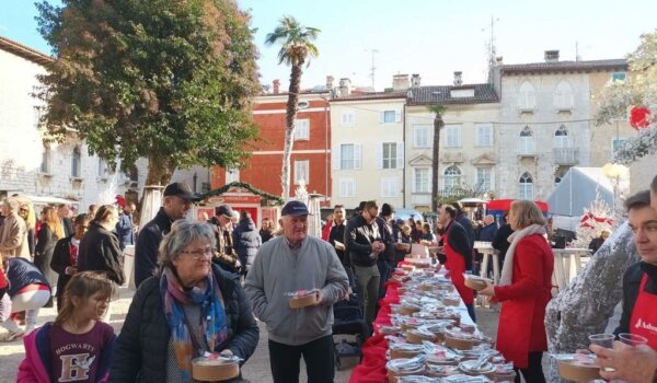 Na Badnjem jutru podijeljeno tisuću porcija bakalara