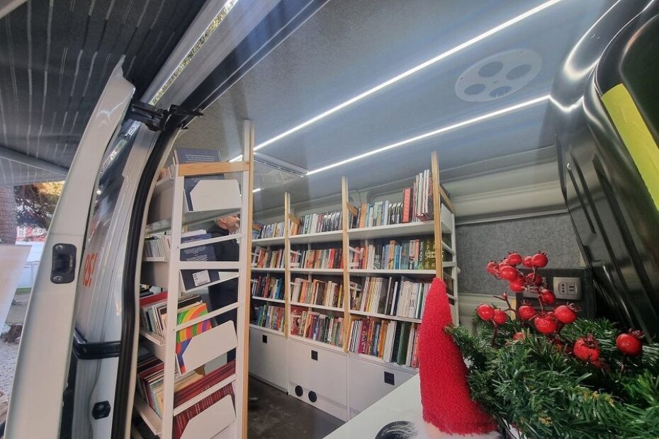 Unutrašnjost bibliobusa