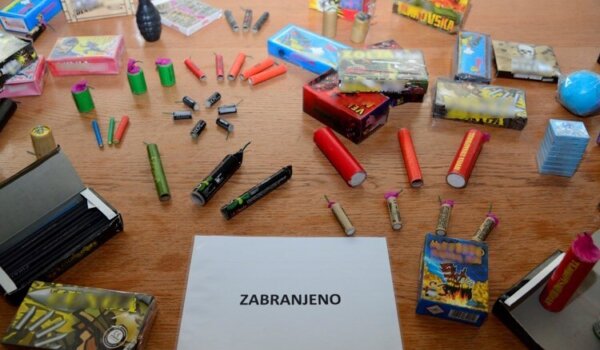 Novigrad: Pirotehničko sredstvo mu eksplodiralo u ruci
