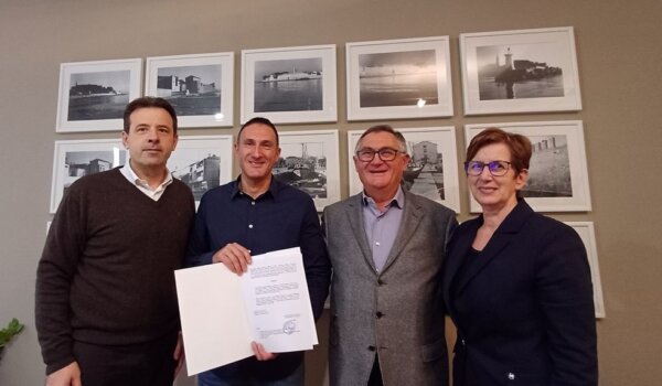 Giovanni Cernogoraz primio donaciju Grada Novigrada