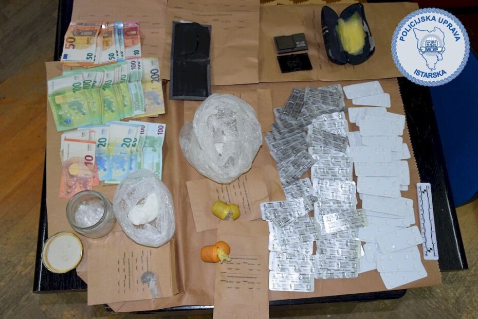 Droga i novac zaplijenjeni u Umagu