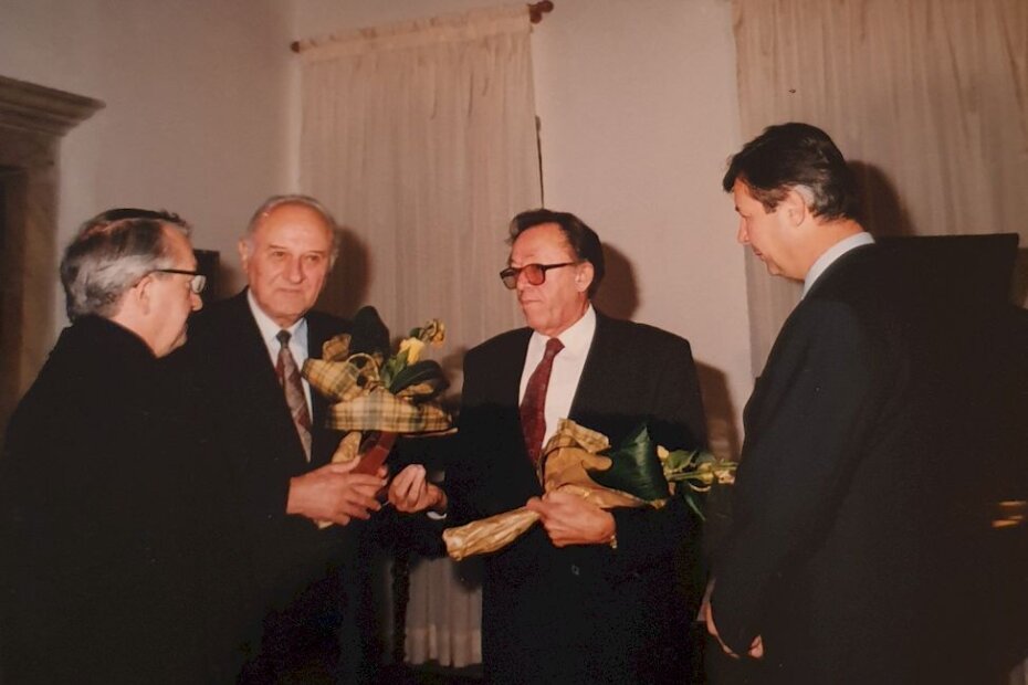 Ivan Jovanović (drugi zdesna) na dodjeli nagrade "Sv. Mauro", 1999., desno porečki gradonačelnik Rodoljub Kosić, lijevo biskup Ivan Milovan i drugi dobitnik "Sv. Maura" Anton Vladišković