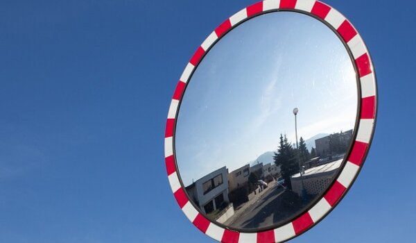 Oštetili više od dvadeset prometnih ogledala, ponovno ih razbili nakon što su zamijenjena novima