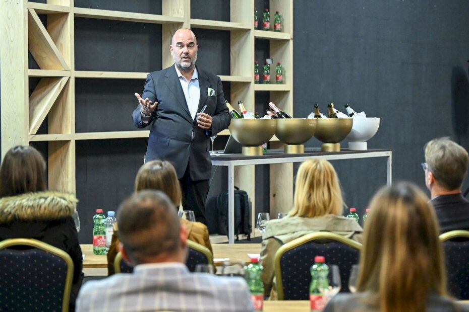 Prvi dan Weekend Food Festivala u Rovinju. Predavanje "An immersion into the world of Chamagne with Moet & Chandon" Teda Lelekasa