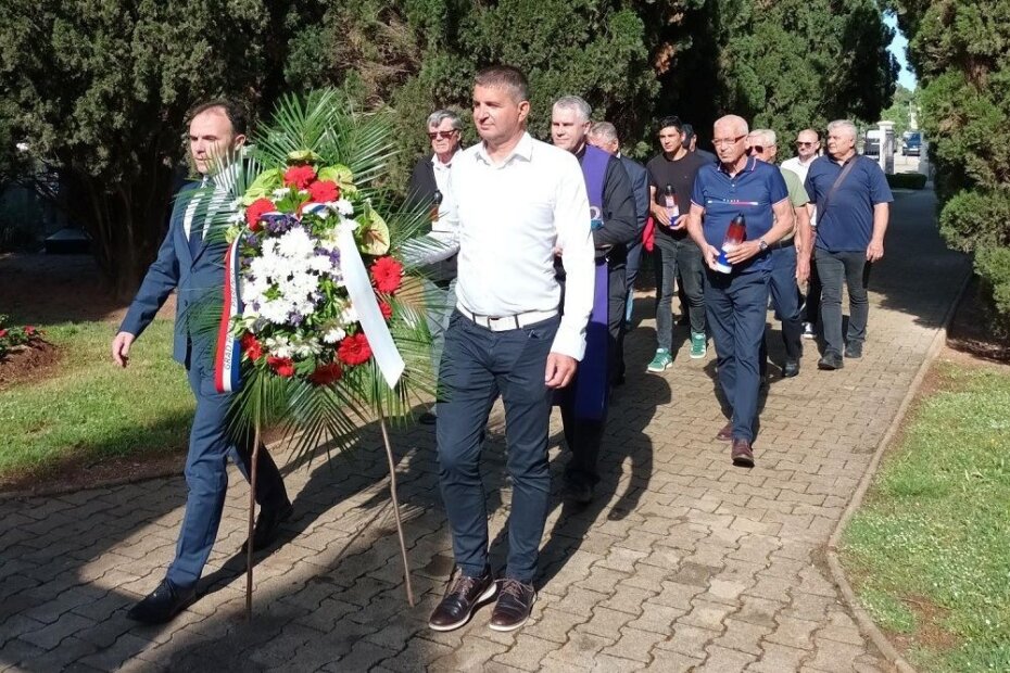 Položeni Vijenci uoči Dana Državnosti