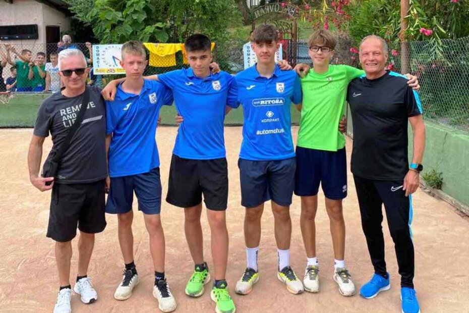 Tian Baričević, Tino Majcan, Manuel Matošević i Erik Babić s trenerima Veljkom Žufićem i Robijem Sergom