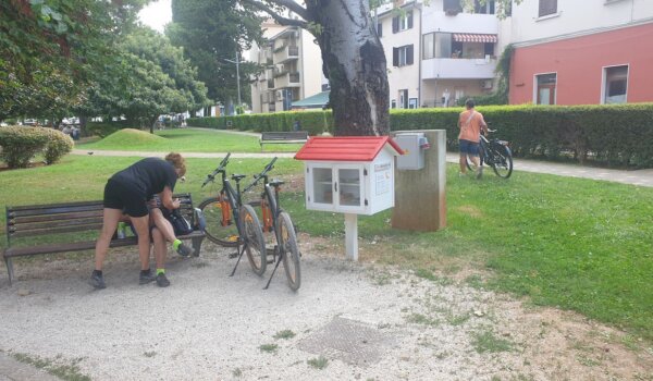 Tko (ne) održava "kućice za knjige"