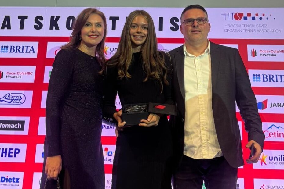 Nika i njeni roditelji