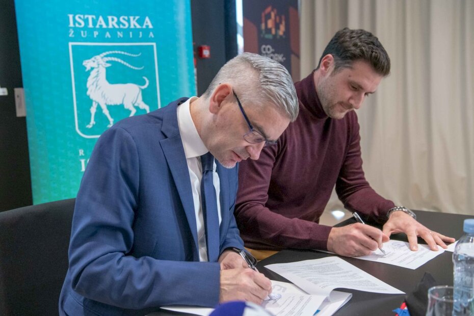 Potpisivanje ugovora u Puli