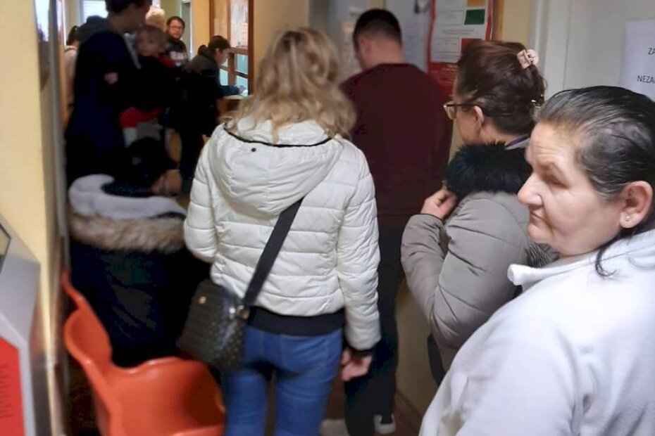 U hodniku ureda HZMO, HZZO i Zavoda za zapošljavanje neočekivana gužva