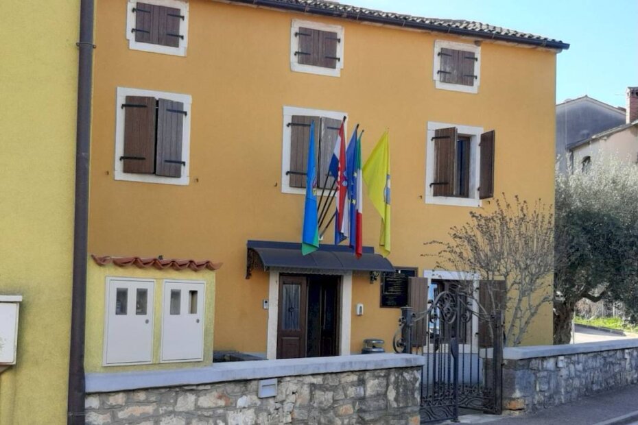 Općinska zgrada u Taru
