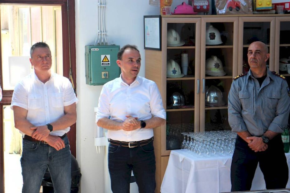 Đulijano Petrović (Kaštelir Labinci), Loris Peršurić (Grad Poreč) i Denis Matošević, načelnik JVP Poreč