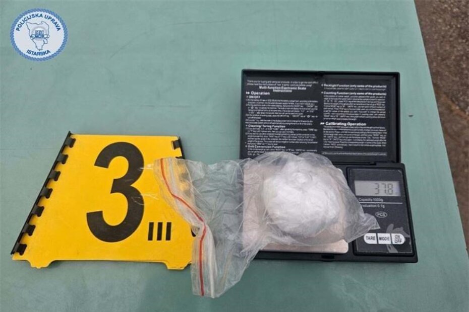 Policija u jutarnjoj kontroli otkrila drogu