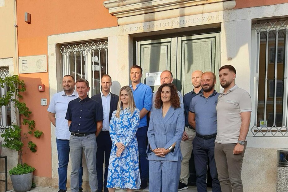 Novi vrsarski vijećnici s načelnicom Tinom Slamar