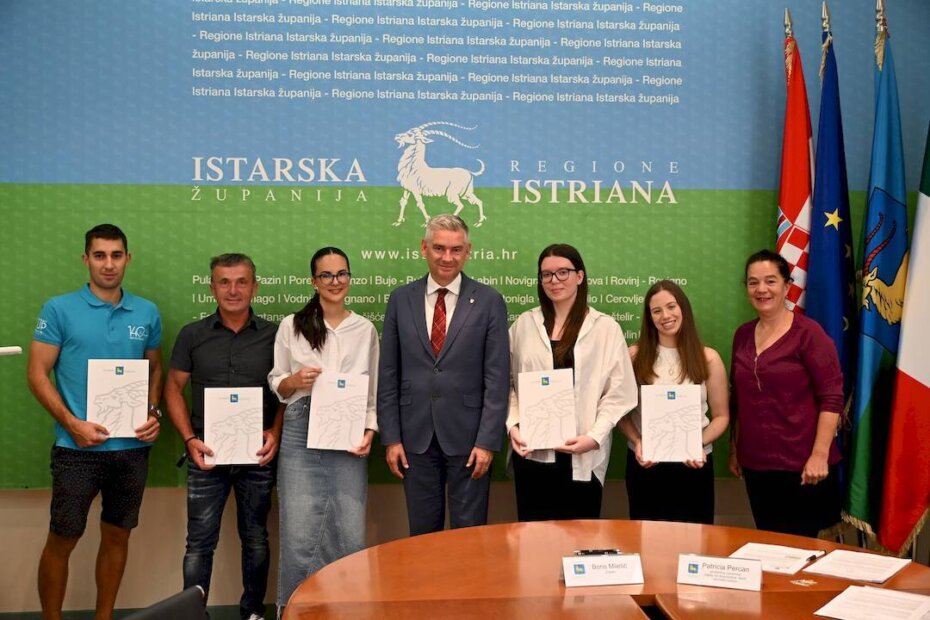 Župan Miletić sa stipendistima na deficitarnim studijima u zdravstvu