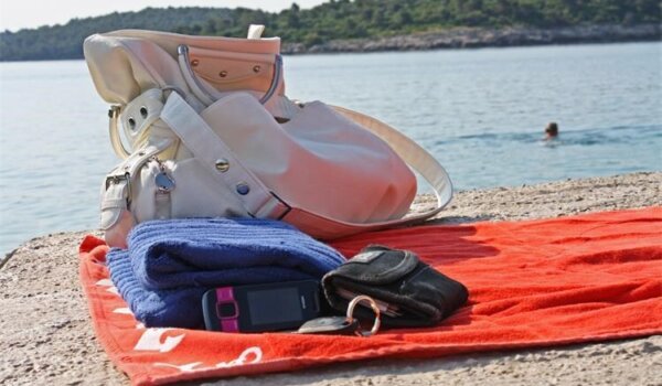 Krađe s plaža u Istri – policija upozorava turiste i građane