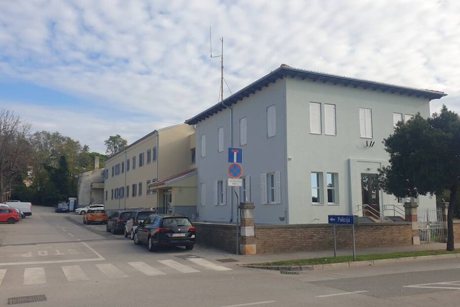 Obnova zgrade policijske postaje napreduje