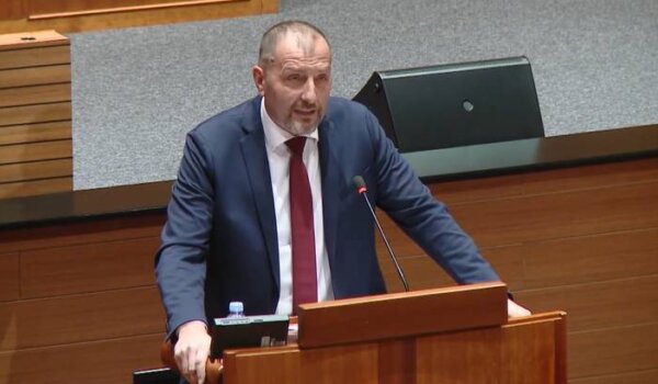 Paus: Vlada najmanje povećava ulaganja u zdravstvo i obrazovanje