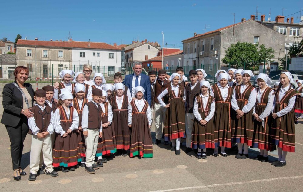 8 Festival zavicajnosti za osnovne skole