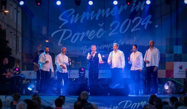 Poreč uživao u zvucima dalmatinske glazbe uz klapu Rišpet