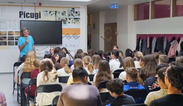 Tajne, misteriji i knjige: Hrvoje Kovačević oduševio porečke petaše u Osnovnoj školi Finida
