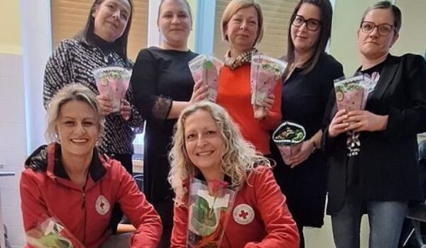Crveni križ Poreč Dan žena obilježio posjetom svojim korisnicama i volonterkama