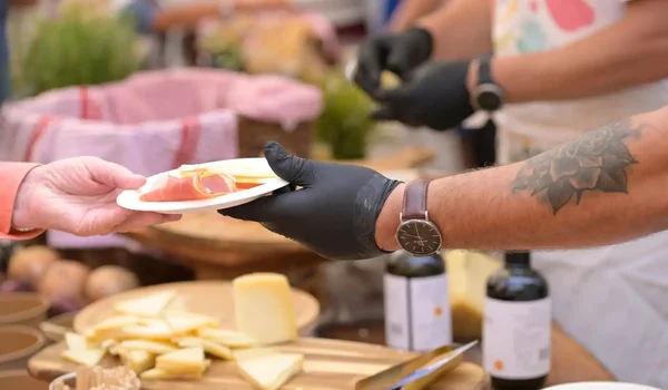 Gušti merkata u Poreču okupili ljubitelje domaćih proizvoda