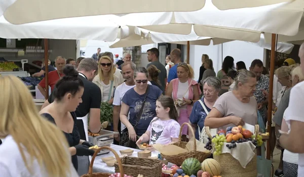 Gušti Merkata: Tradicionalni kolači mamili poglede i nepce