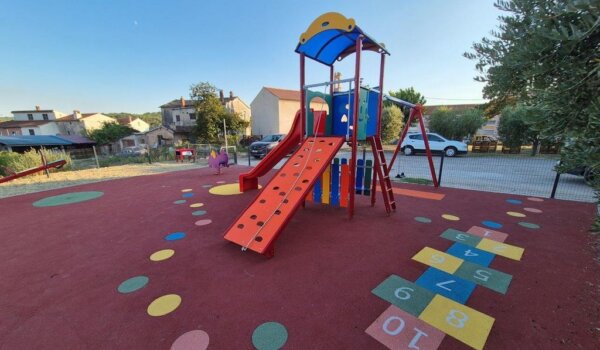 Novo igralište u Vižinadi spremno za dječju igru