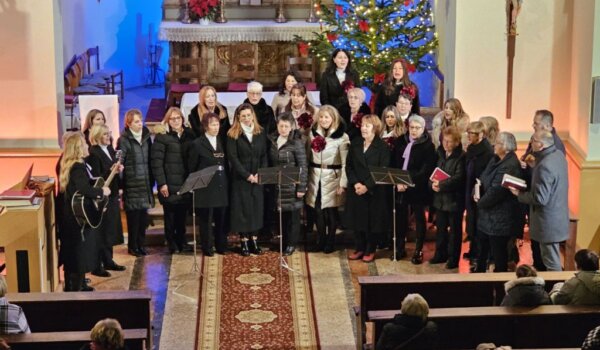 Božićna glazba dirnula srca u Sv. Kuzmi i Damjanu u Kašteliru