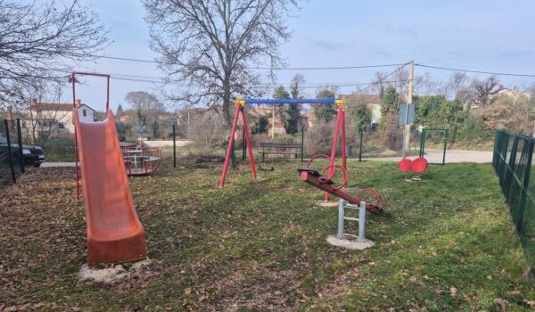 Općina Vižinada obnavlja dječje igralište u Vranjem Selu