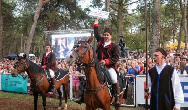 Barban: Održana jubilarna 50. Trka na prstenac