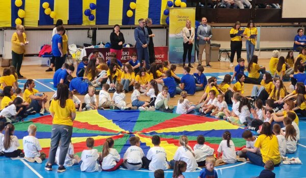 Rasplesani učenici i vrtićarci ispunili porečku dvoranu Veli Jože